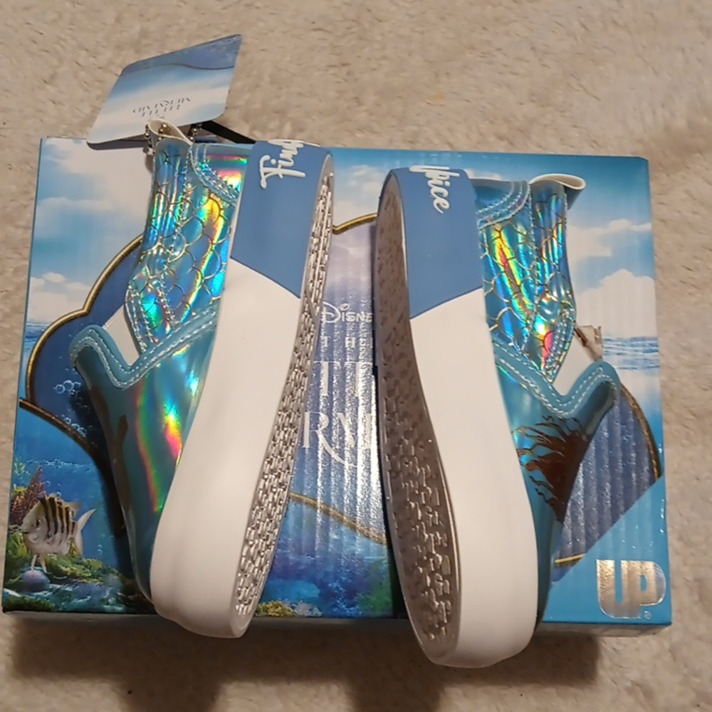 Groundup Disney's the little mermaid low top canvas shoe's - Picture 3 of 6